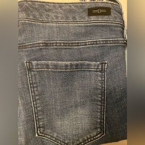 Liverpool Abby Crop Skinny Hem Lace Up Ties on the side high Rise